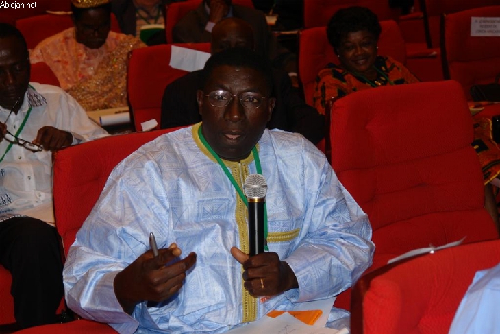 Côte d`Ivoire: des intellectuels africains contre l`engagement de la France